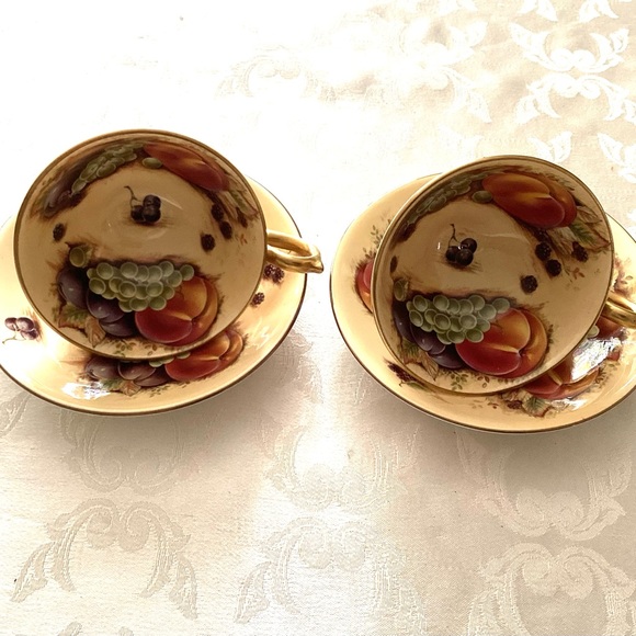 Set of Two Aynsley orchard fruits cups and saucers reproductions 2000 - Picture 1 of 10
